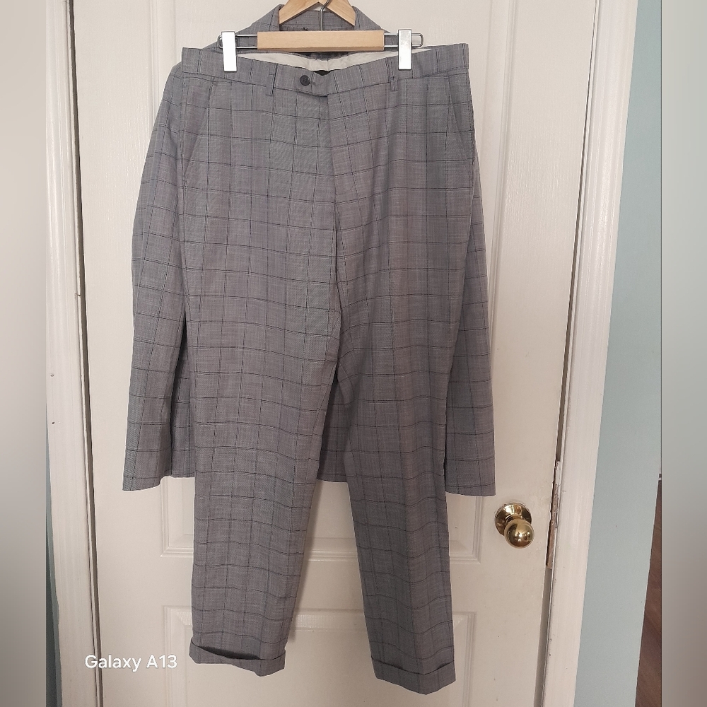 Lief Horsens Men's Gray Checkered Pants Suit